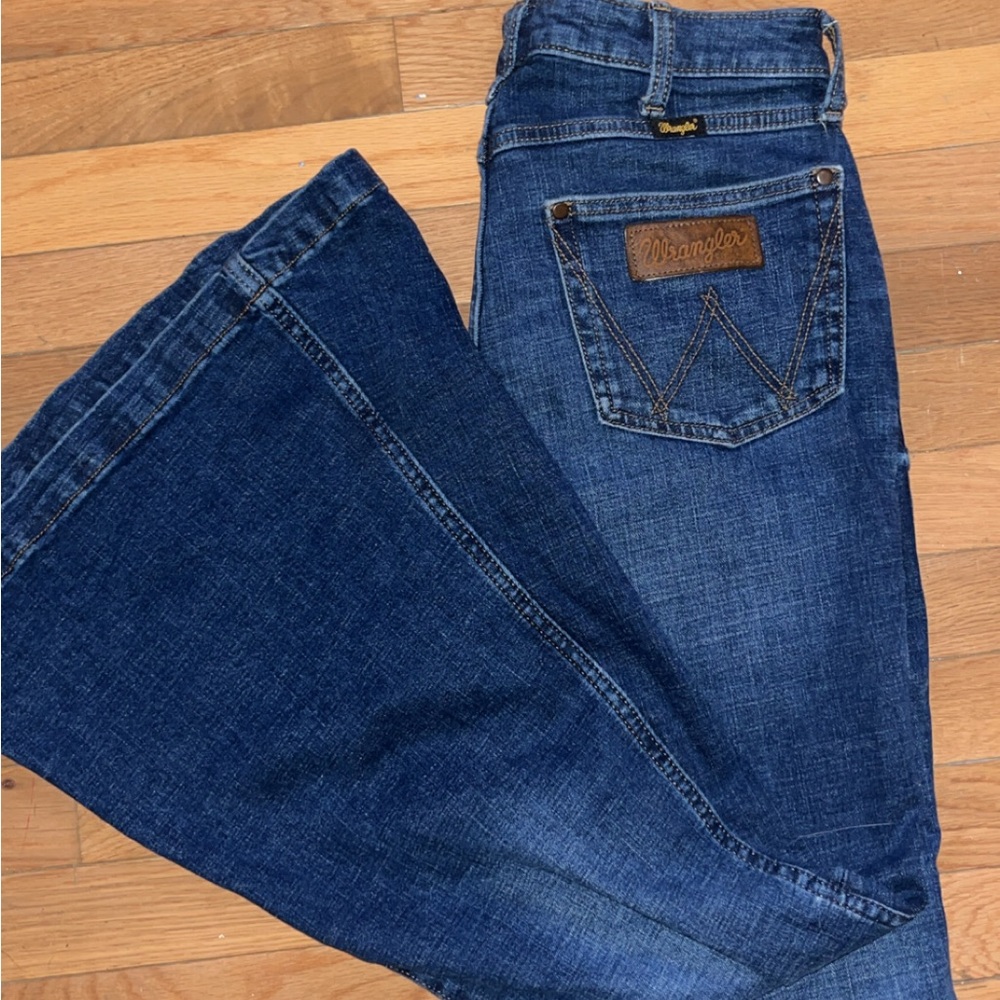 Women size, width- 28 length-32 wranglers brand new no tags